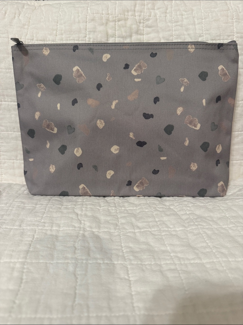 thirty-one Gray Heart & Spot Cosmetic/Travel Pouch